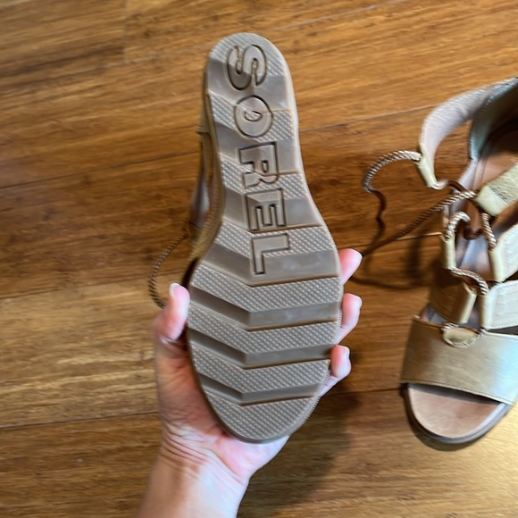 BARELY worn Sorel Wedges - Picture 6 of 7